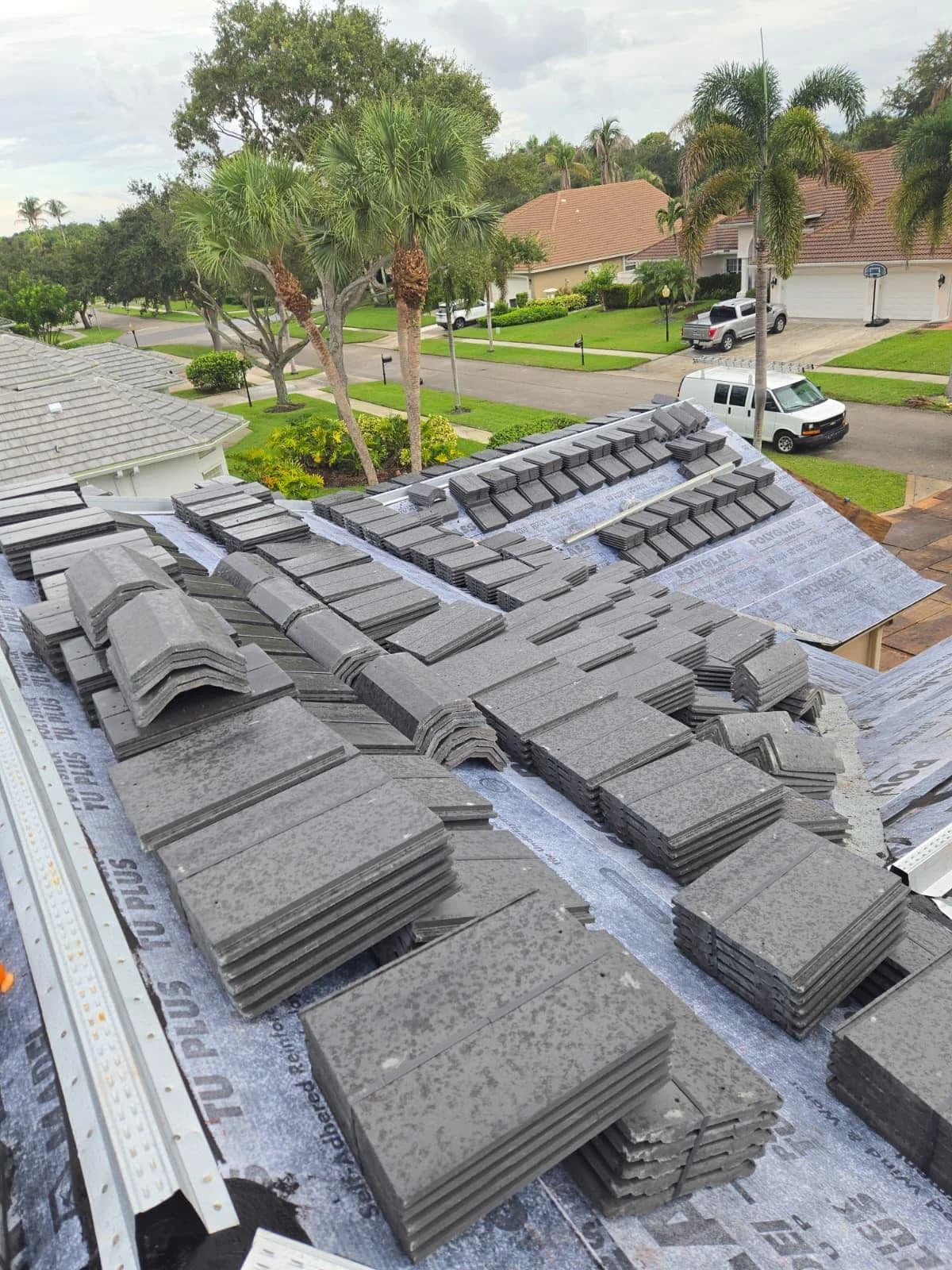 Wide view of Saxony 900 tile staged across a Jupiter residential roof